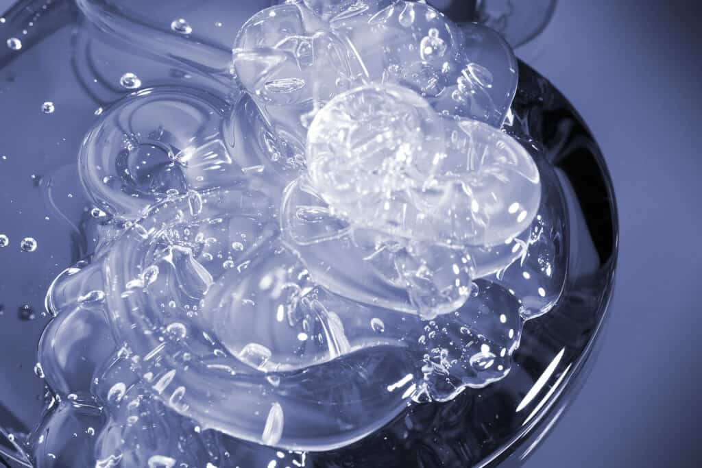 Gliceryna to lepka, tłusta substancja przypominająca w konstystencji syrop